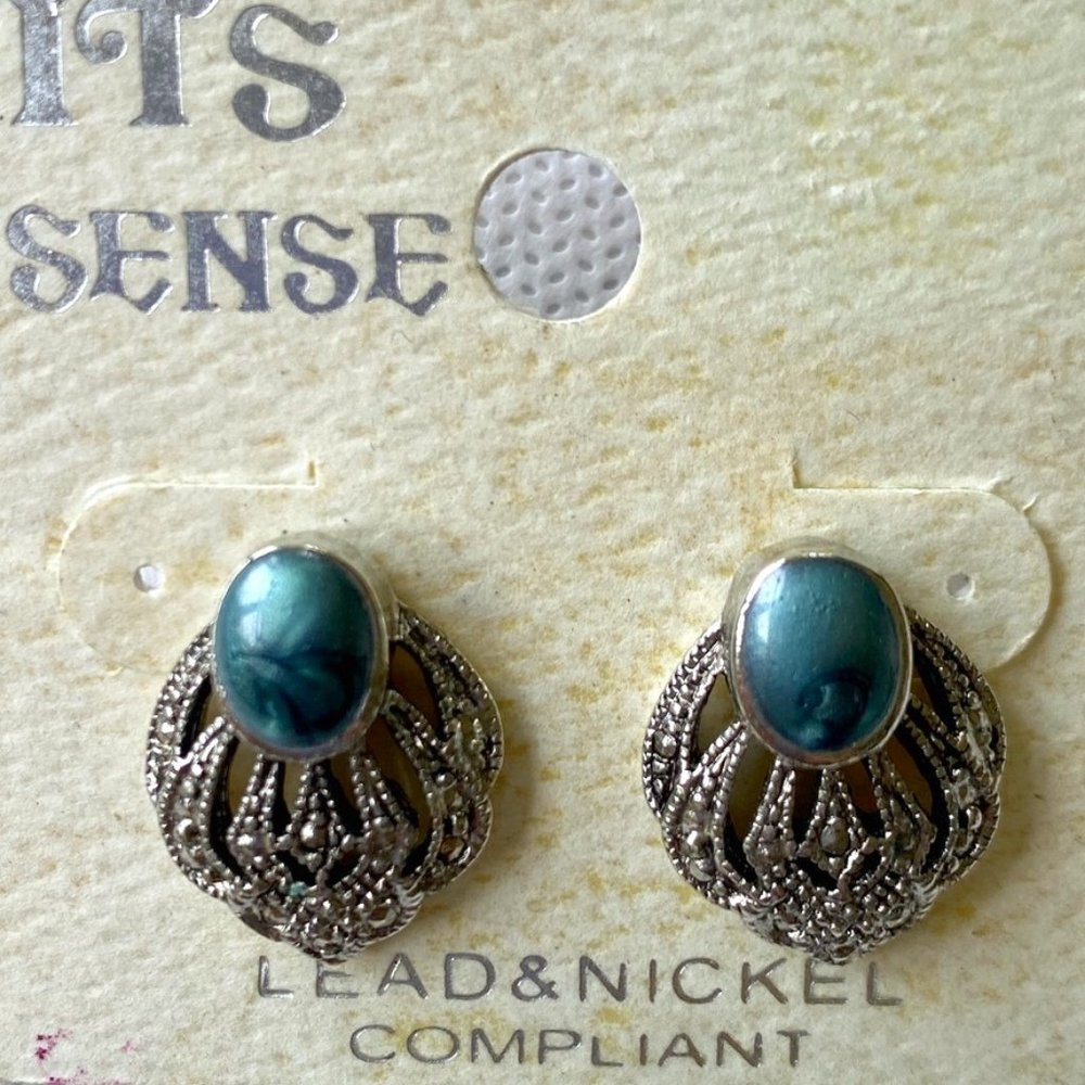 It's Sense Silver and Green Earrings